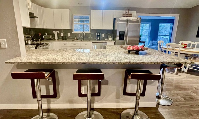 Bella Vista House | The Grisham - 4 bedrooms, fenced yard, sun room