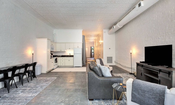 New Market House | The Grocery - Cozy, Spacious Downtown Building