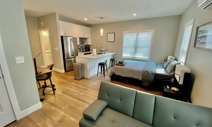 St. Louis Apartment | The Grove Studio A,Manchester Ave:Near Forest Park
