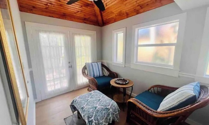 Fort Myers River District Apartment | The Guesthouse