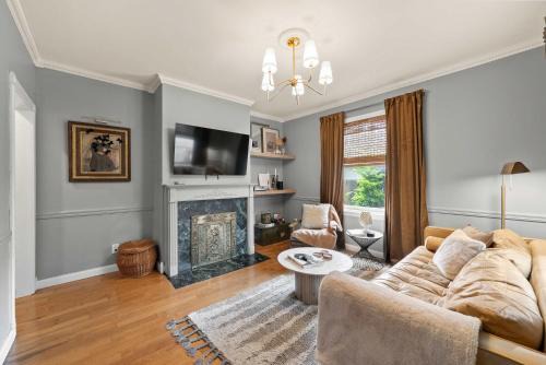 Olde Towne East House | The Gustavus House - For 4