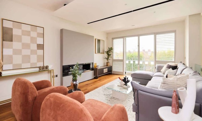 Garden Suburb Apartment | The Hampstead Garden Hideaway