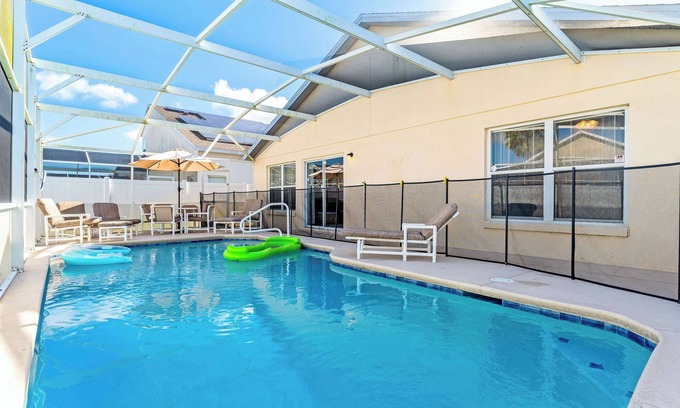 Davenport House | The Hampton Lakes Villa – 11ppl