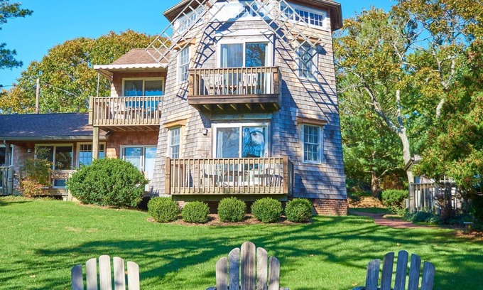 Hampton Bays Hotel | The Hampton Maid