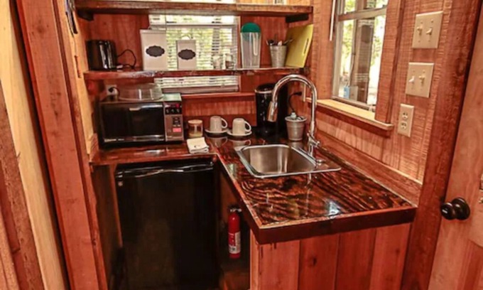 Tyler Cabin | The Happy Pine Cone :)
