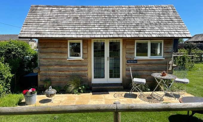 Brackley House | The Hat's Hut