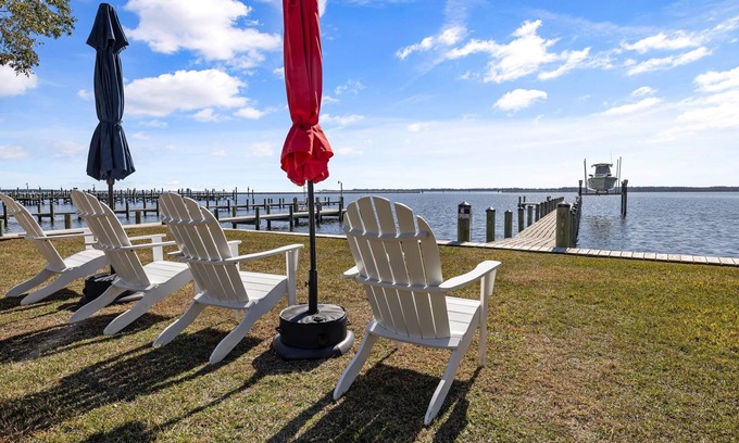 Belhaven House | The Haven in Belhaven NC, Waterfront with private dock, steps from town center.