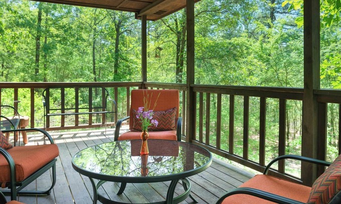 Broken Bow Cabin | The Haven: King Bed, Indoor HotTub, Pet Friendly, FIREPLACE, Close 2 Park & LAKE