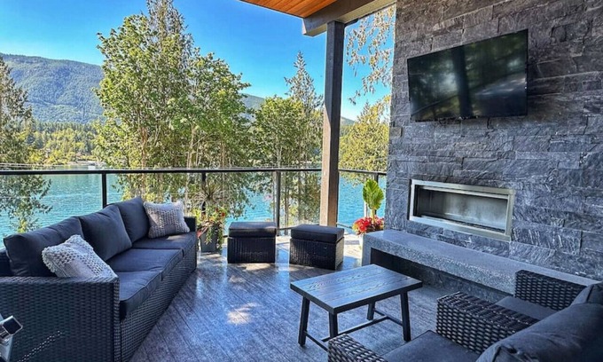 Youbou Condo | The Haven - Spacious Lakeview Getaway with Hot Tub, Sauna & Beach Access