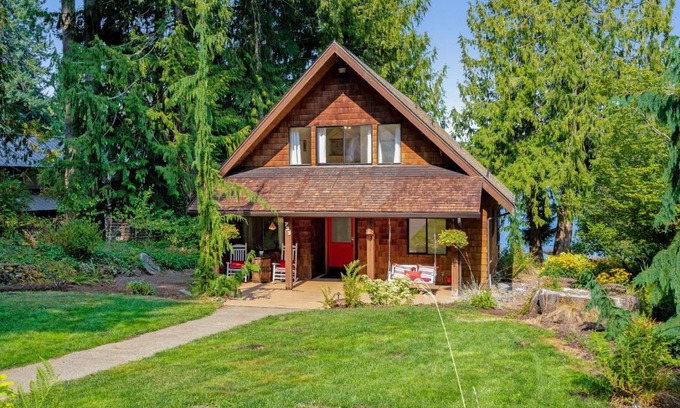 Olympia House | The Hayes Cabin In The Cove