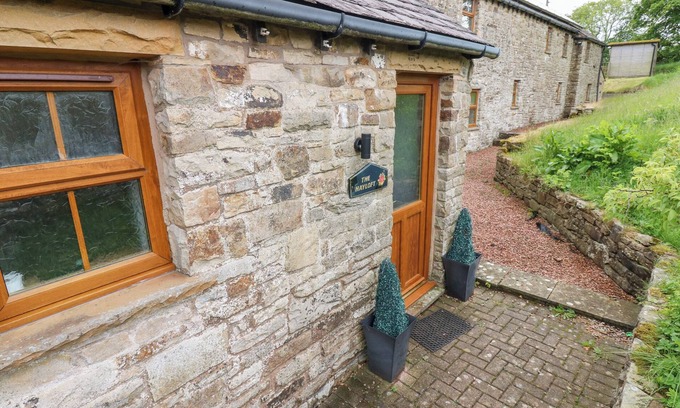 Alston Cottage | THE HAYLOFT, pet friendly, with hot tub in Alston