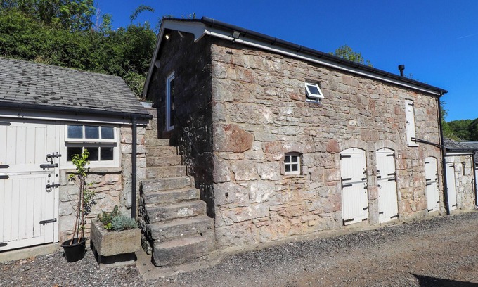 Rhyd-y-foel Cottage | THE HAYLOFT, with a garden in Llysfaen