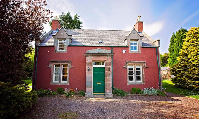 Dunbar House | The Head Gardeners Cottage, Dunbar