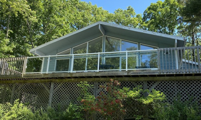 Lansdowne Cottage | The Heart Of The 1000 Islands!