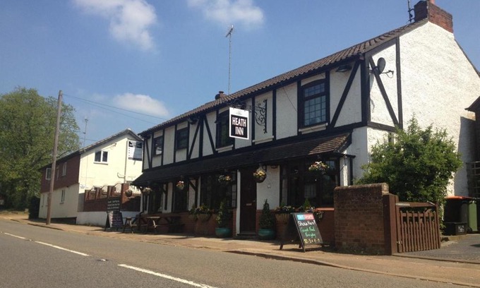 Heath and Reach Hotel | The Heath Inn