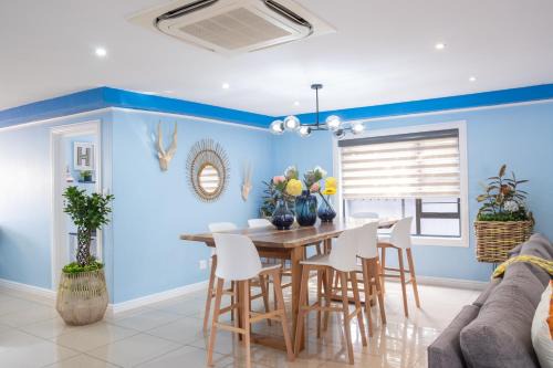 Ekurhuleni House | The Hemingway House 1415 min from O.R Tambo.