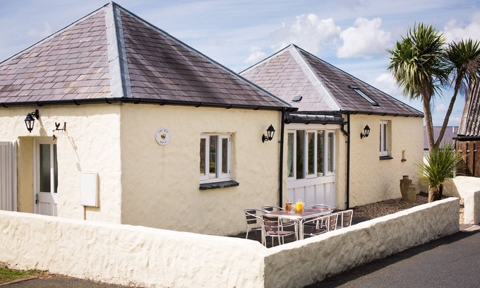 Pembroke Apartment | The Hen House, Portclew Cottages