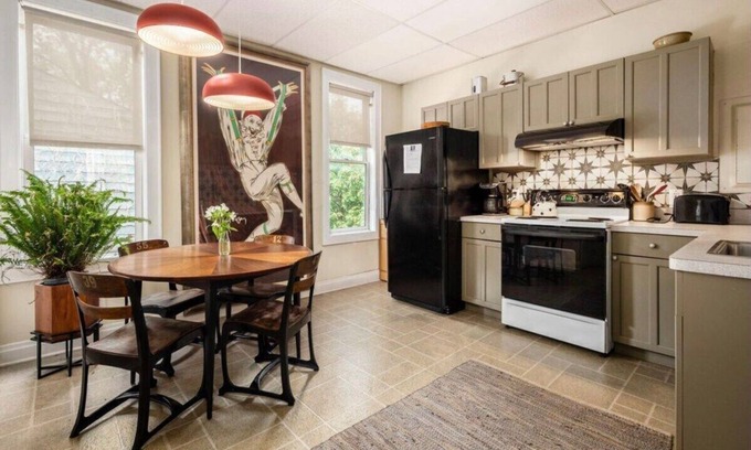 German Village Apartment | The Henri: Steps from Schiller, Free Parking!