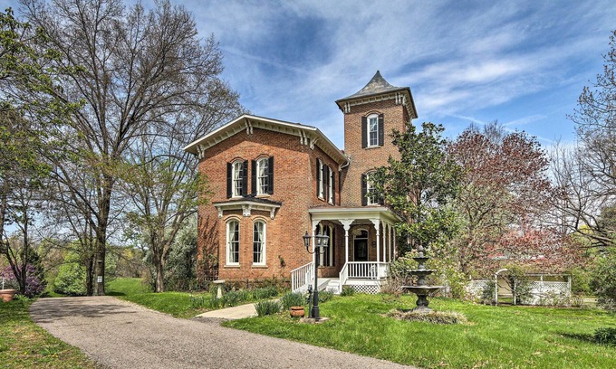 Lancaster House | 'The Henry Manor' - Dreamy Victorian Charmer!