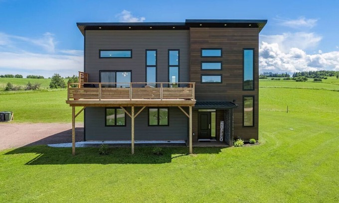 New Glasgow House | The Heron's Nest - Minutes to Golf & Beaches
