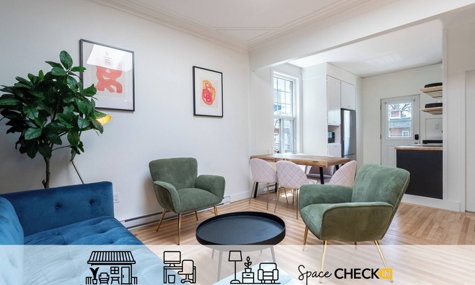 Ahuntsic-Cartierville Apartment | The Hibiscus | Office | WIFI | TV | Balcony | Park