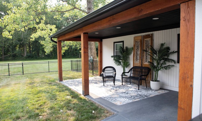 New Century House | The Hidden Gem 2-bedroom Guesthouse in Edgerton with full kitchen