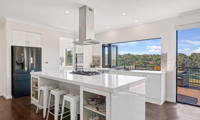 Wallan Other | The Hidden Paradise in the Valley Farmhouse