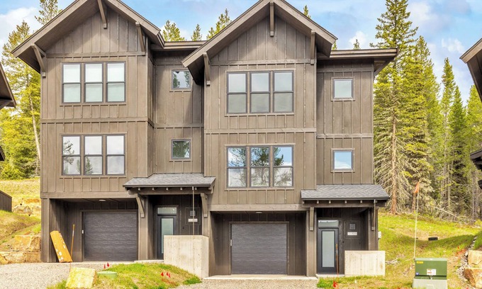 Bozeman House | The Hideaway at Bridger with direct access to Cross Cut