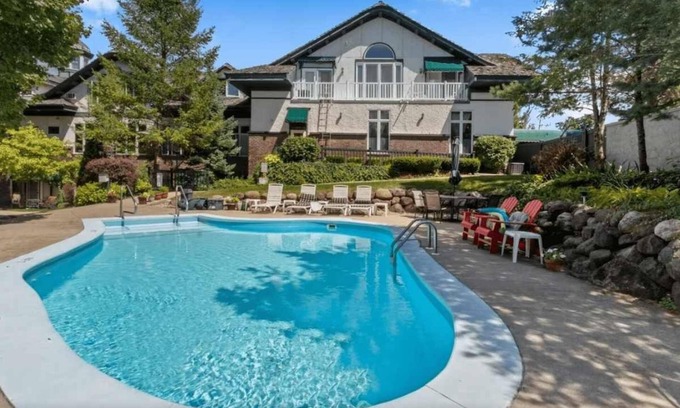 Lake Geneva Condo | The Hideaway at Hayloft Lodge – Chic & Unique Stay