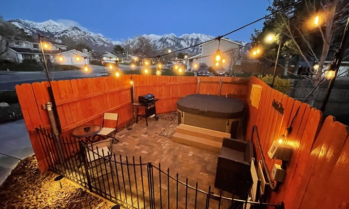 Sandy House | THE HIDEAWAY: Charming, 2-bedroom apartment near ski slopes & Wasatch Mountains.