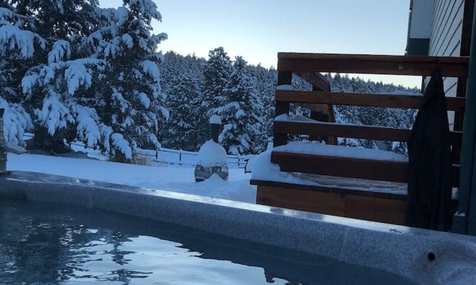 Kalispell Apartment | The Hideaway for 2 at Lone Moose Lodge Priv HotTub