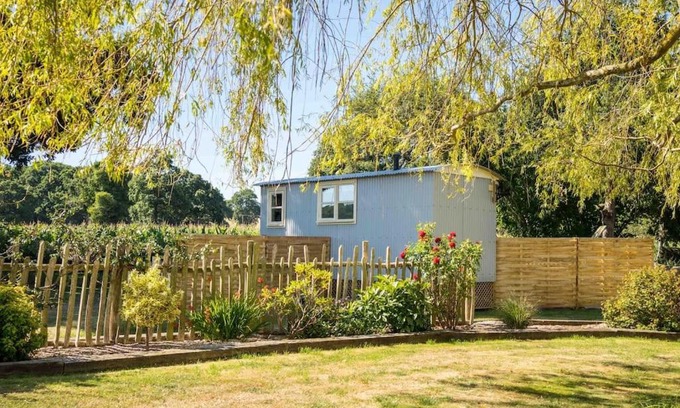 Whitestone Ski Chalet | The Hideaway Hut - 1 Bed Shepherds Hut - Dodmarsh