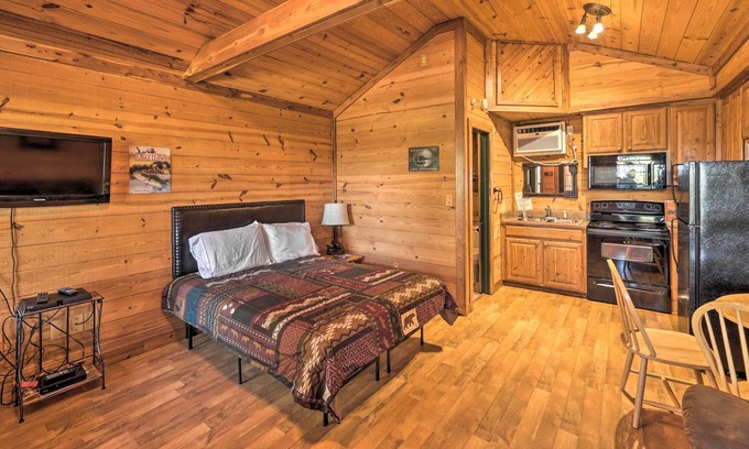 Chico Apartment | 'The Hideaway Log Cabin' w/ On-Site Dining