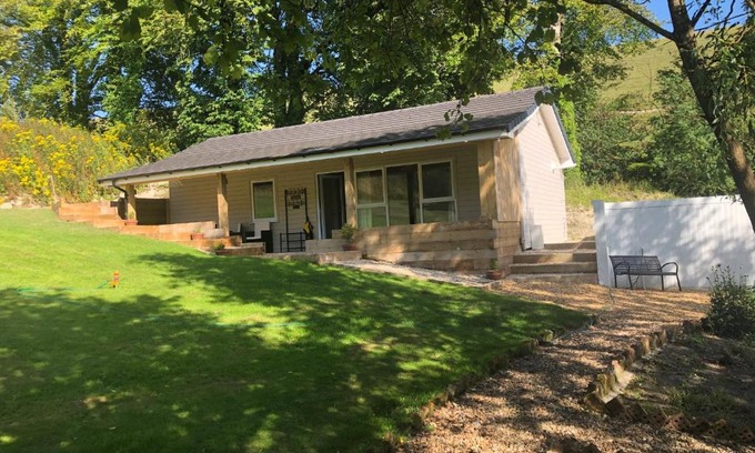 Littlebredy House | THE HIDEOUT, a Detached Lodge, Hot Tub, Heating, WiFi & Parking