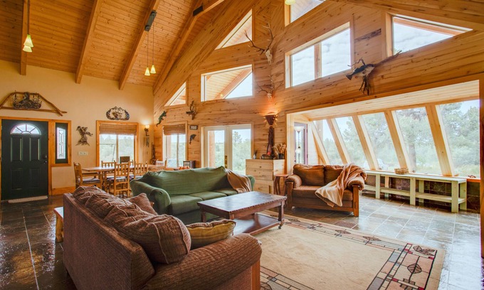 Lewis Cabin | ‘The Hill’ Country Getaway Near Mesa Verde!