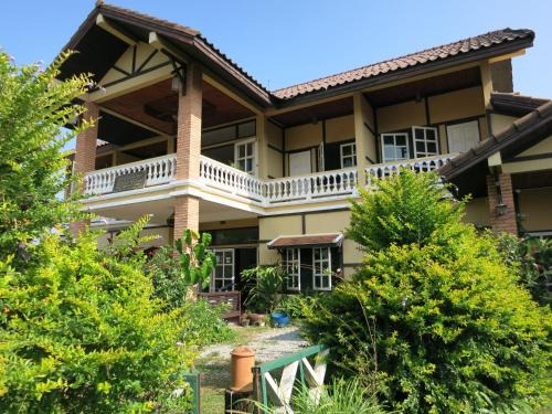 Phonsavan House | The Hillside Residence