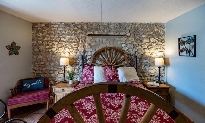 Leakey Hotel | The Historic Leakey Inn