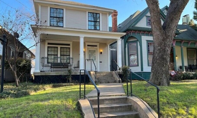 Uptown Condo | THE HISTORIC VICTORIAN HIDEAWAY - WITH SKYLINE VIEWS! BEST LOCATION IN UPTOWN!