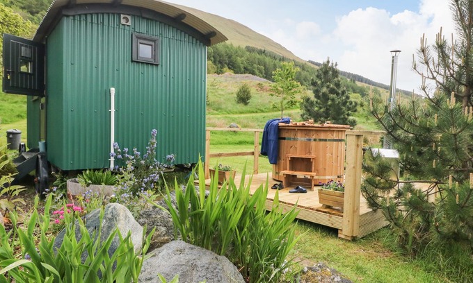 Lochearnhead Cottage | THE HOGGET HUT, romantic in Balquhidder, Perthshire, Scotland