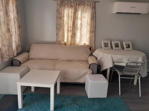 Lightning Ridge Apartment | The Holiday Hut