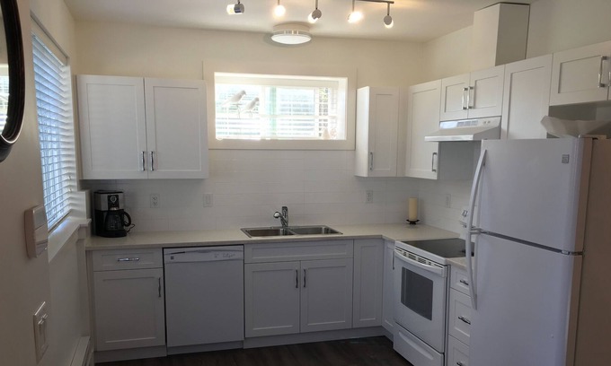 Aldergrove Apartment | The home's sweet home in the meadows