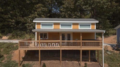 Lookout Valley Neighborhood Association House | The Honeycomb House