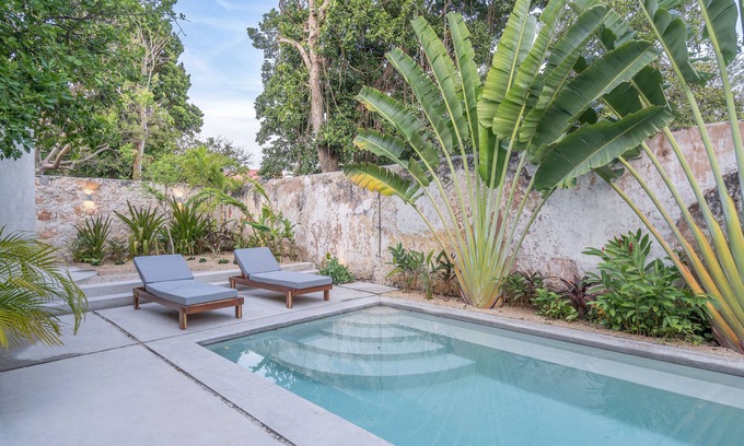 Centro Villa | The Horseshoe - spacious pool & sunset roof terrace