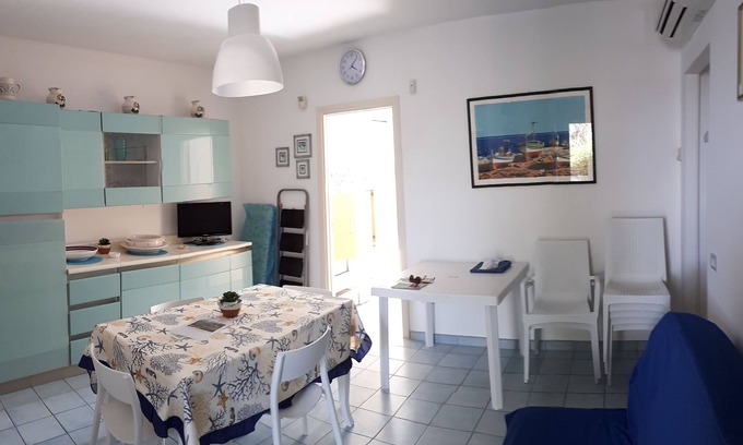Torre San Giovanni House | The 'House Basin' with garden and pergola behind