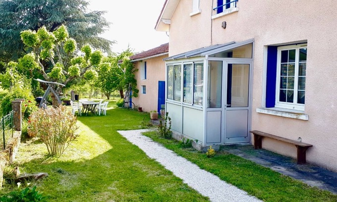Coulounieix-Chamiers House | The house with blue shutters