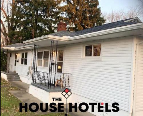 Cuyahoga Falls House | The House Hotels - Whole House Erie Street