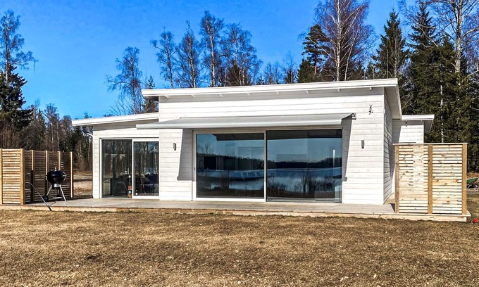 Bjorkoby House | The house is located 20 meters from the shore of Lake Nömmen, thus on a lake property, which is comp
