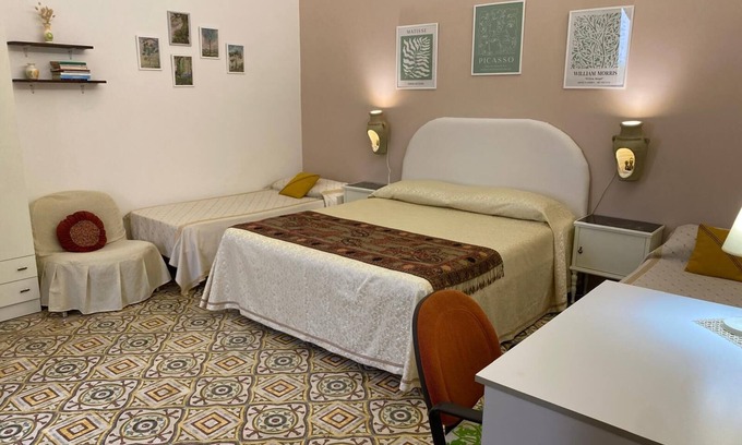 Castelluzzo House | The House of Flowers, in the heart of the Gulf of Macari 2.5 km from the sea.