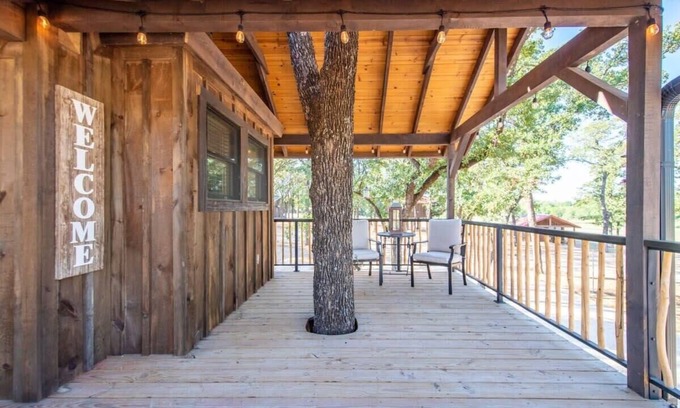Elm Mott RV Rental | The Hummingbird 15 MIN to Magnolia & Baylor