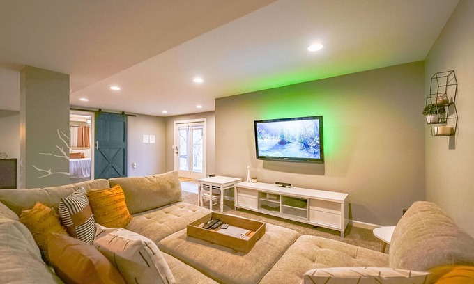 Loveland Apartment | The Hummingbird Hideaway with a Hillside View